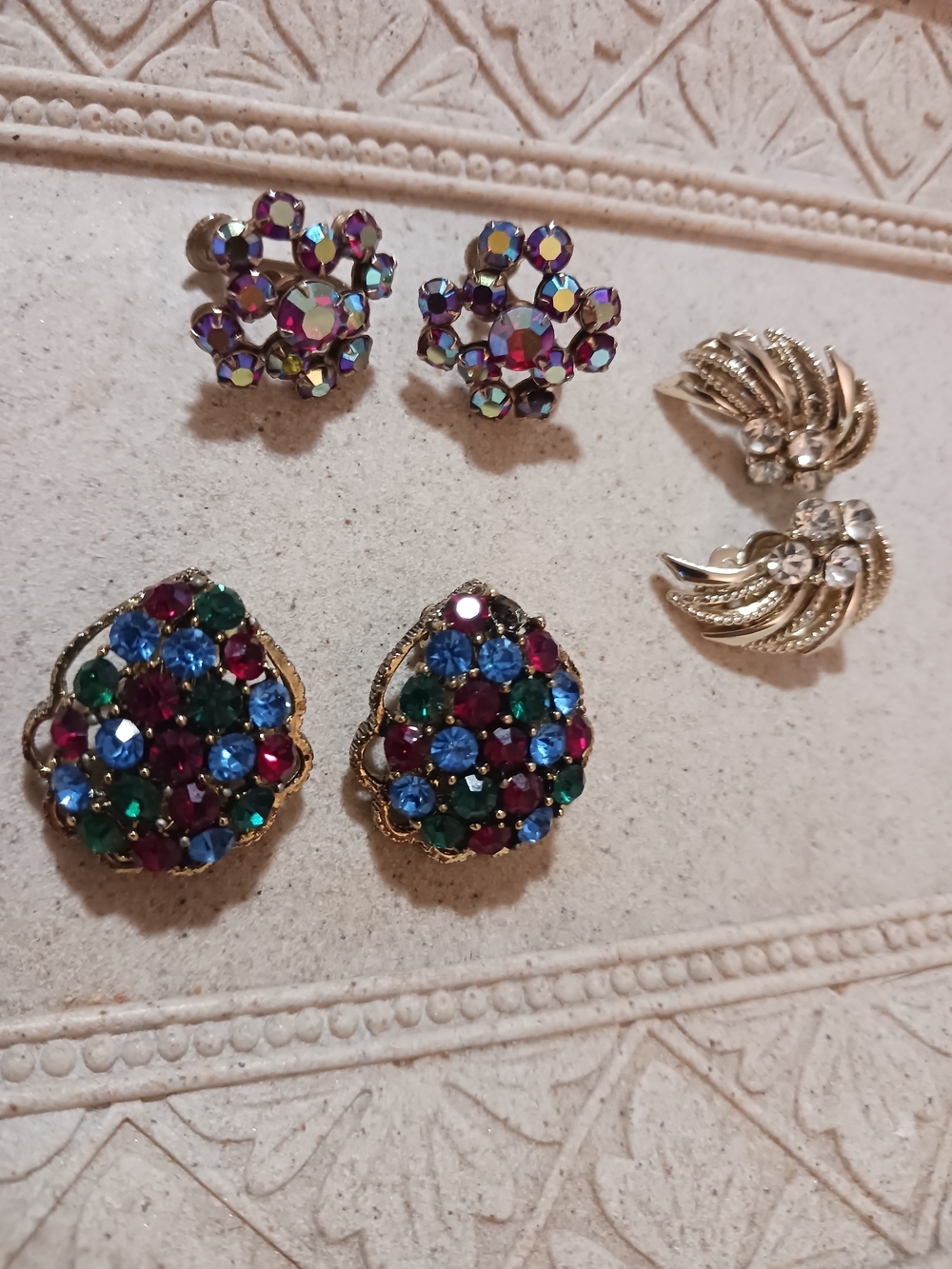 Mid Century Weiss Earrings